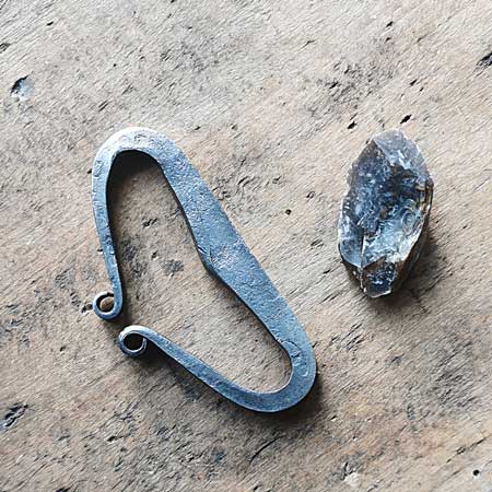 s414329983377326361_p1364_i7_w450.jpeg Wikinger Feuerstahl mit Feuerstein – Bild 1