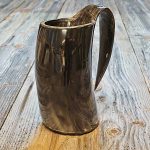 Horn Becher schlicht dunkel – Bild 2