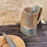 Horn Becher verziert