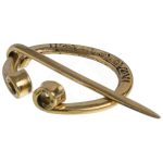 Kleine Messingfibel mit Verzierung