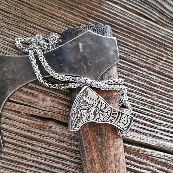 s414329983377326361_p2909_i205_w576.jpeg Axtkopf Amulett – Bild 1