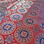 Seide mit Runden Medaillons