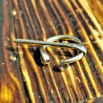 Kleine Fibel mit gerolltem Ende