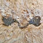 Wolf Fell oder Umhangschliesse – Bild 4