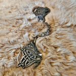 Wolf Fell oder Umhangschliesse – Bild 5