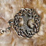 Kleiner Weltenbaum Fell oder Umhangschliesse – Bild 9
