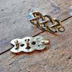 Gewandschliesse Knotenmuster – Bild 2