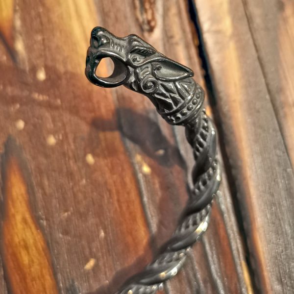 Armreif Wolf schwarz – Bild 3