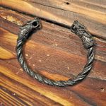 Armreif Wolf schwarz – Bild 2